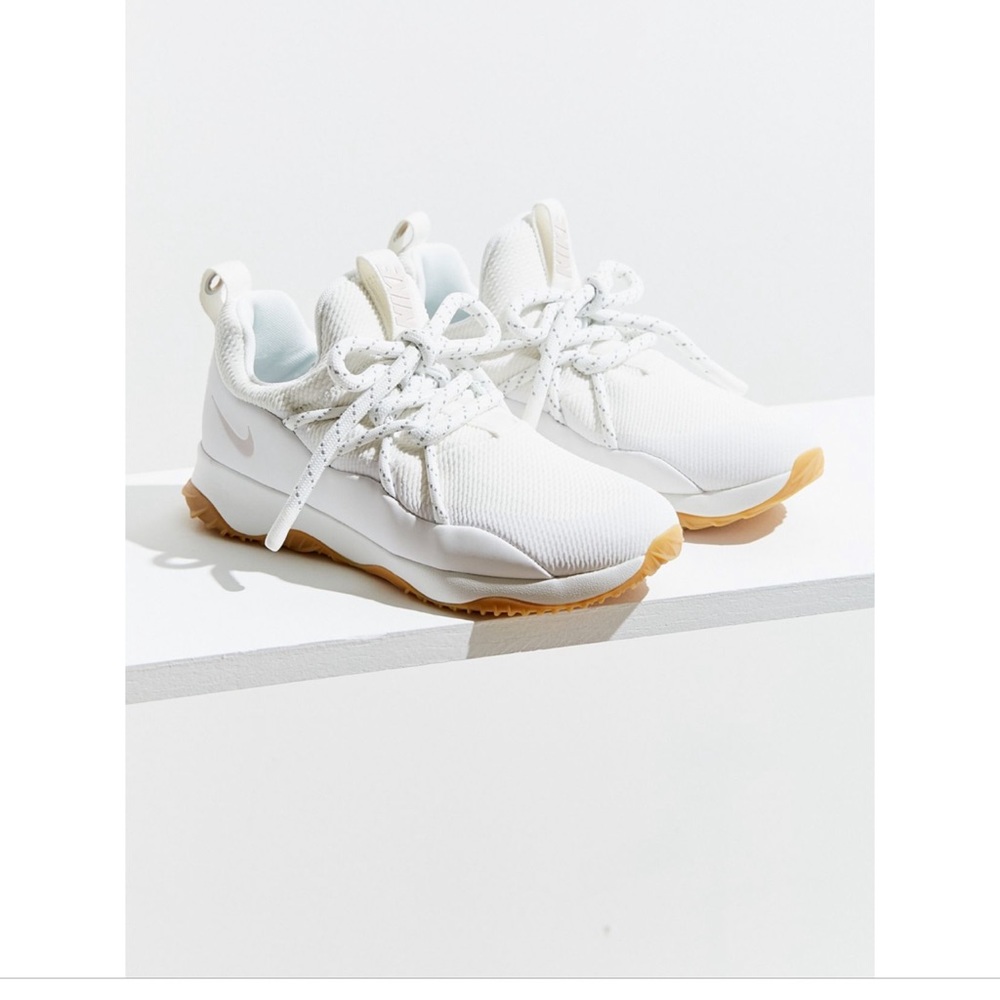 Never worn before Nike city loop sneaker !!